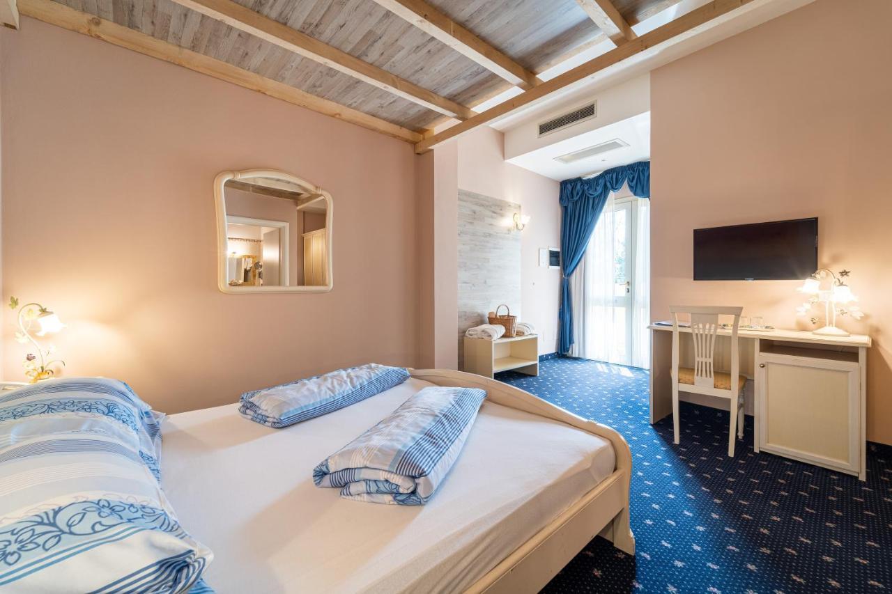 Borgo Dei Poeti Romantik Hotel Manerba del Garda Exterior foto