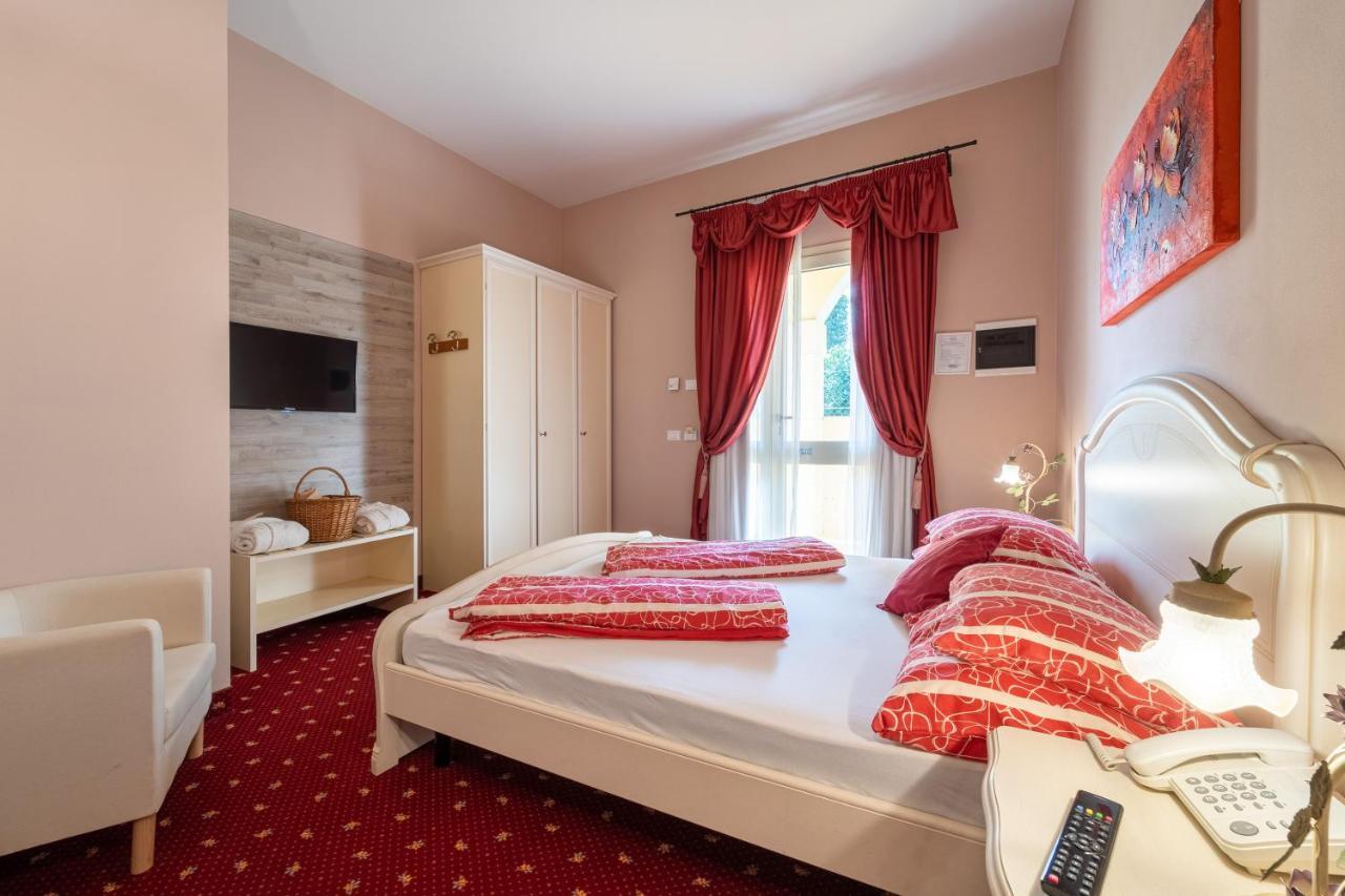 Borgo Dei Poeti Romantik Hotel Manerba del Garda Exterior foto