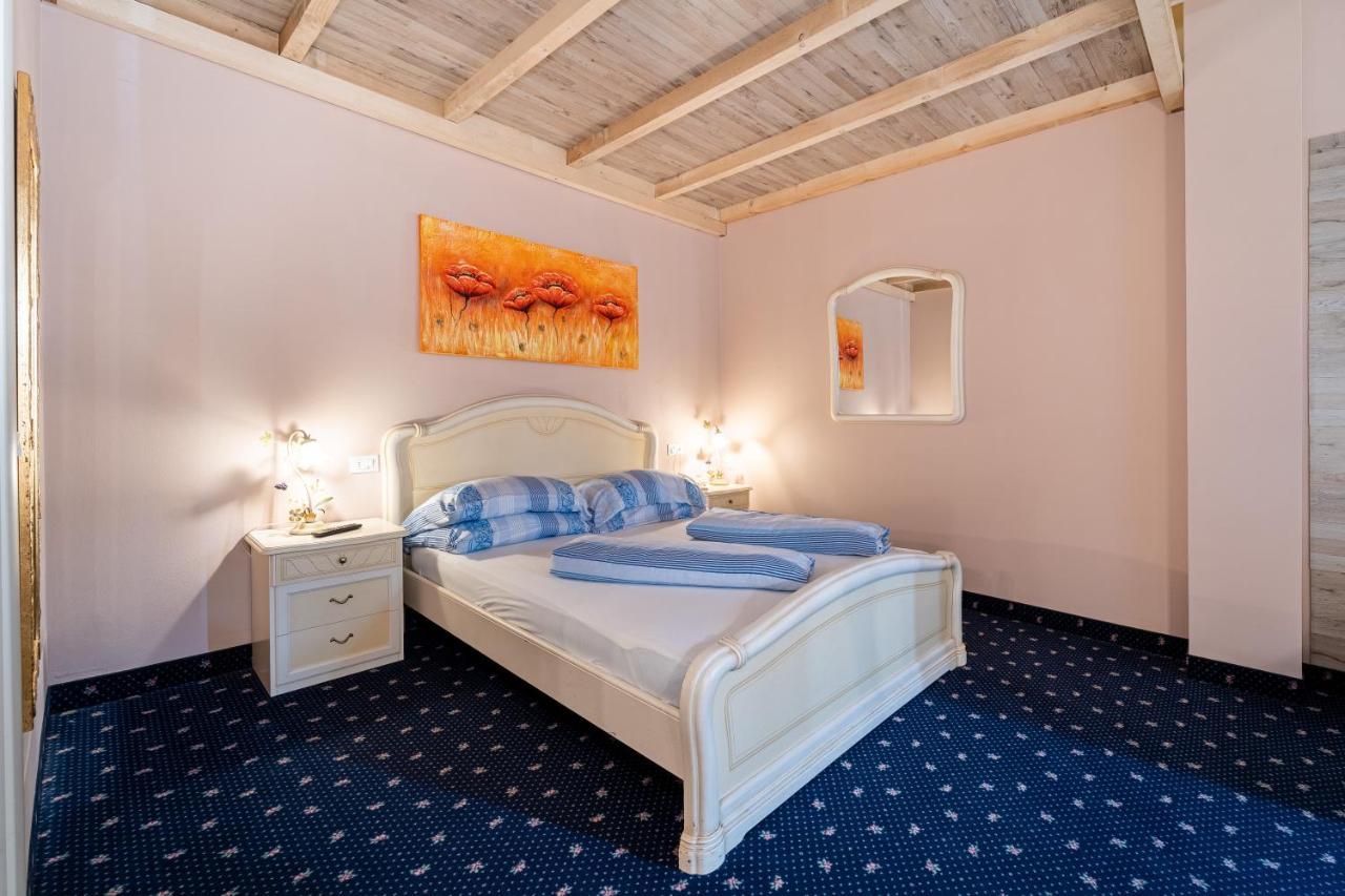 Borgo Dei Poeti Romantik Hotel Manerba del Garda Exterior foto