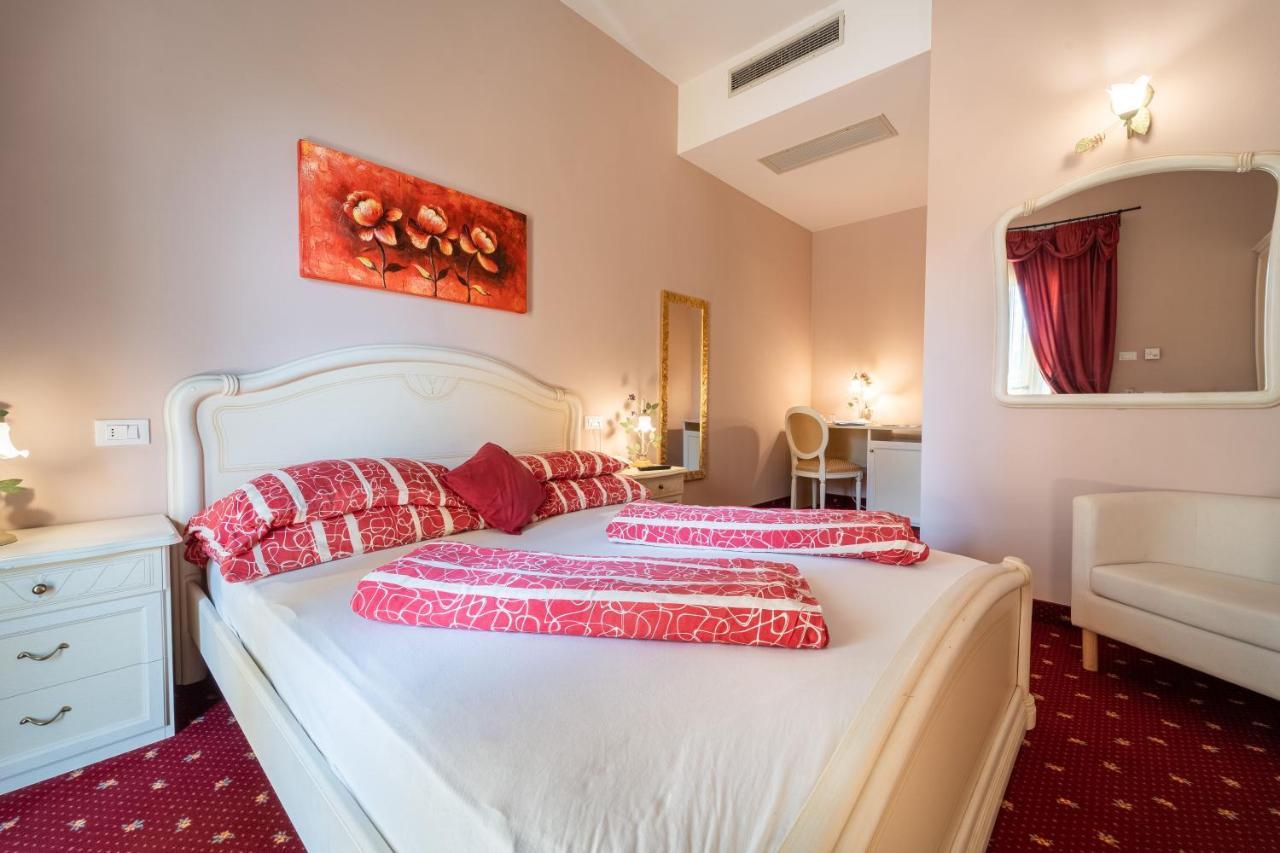 Borgo Dei Poeti Romantik Hotel Manerba del Garda Exterior foto