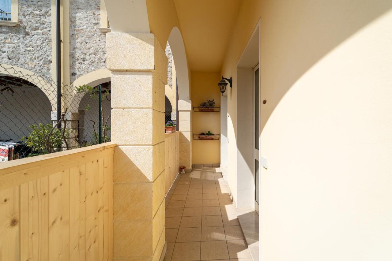 Borgo Dei Poeti Romantik Hotel Manerba del Garda Exterior foto