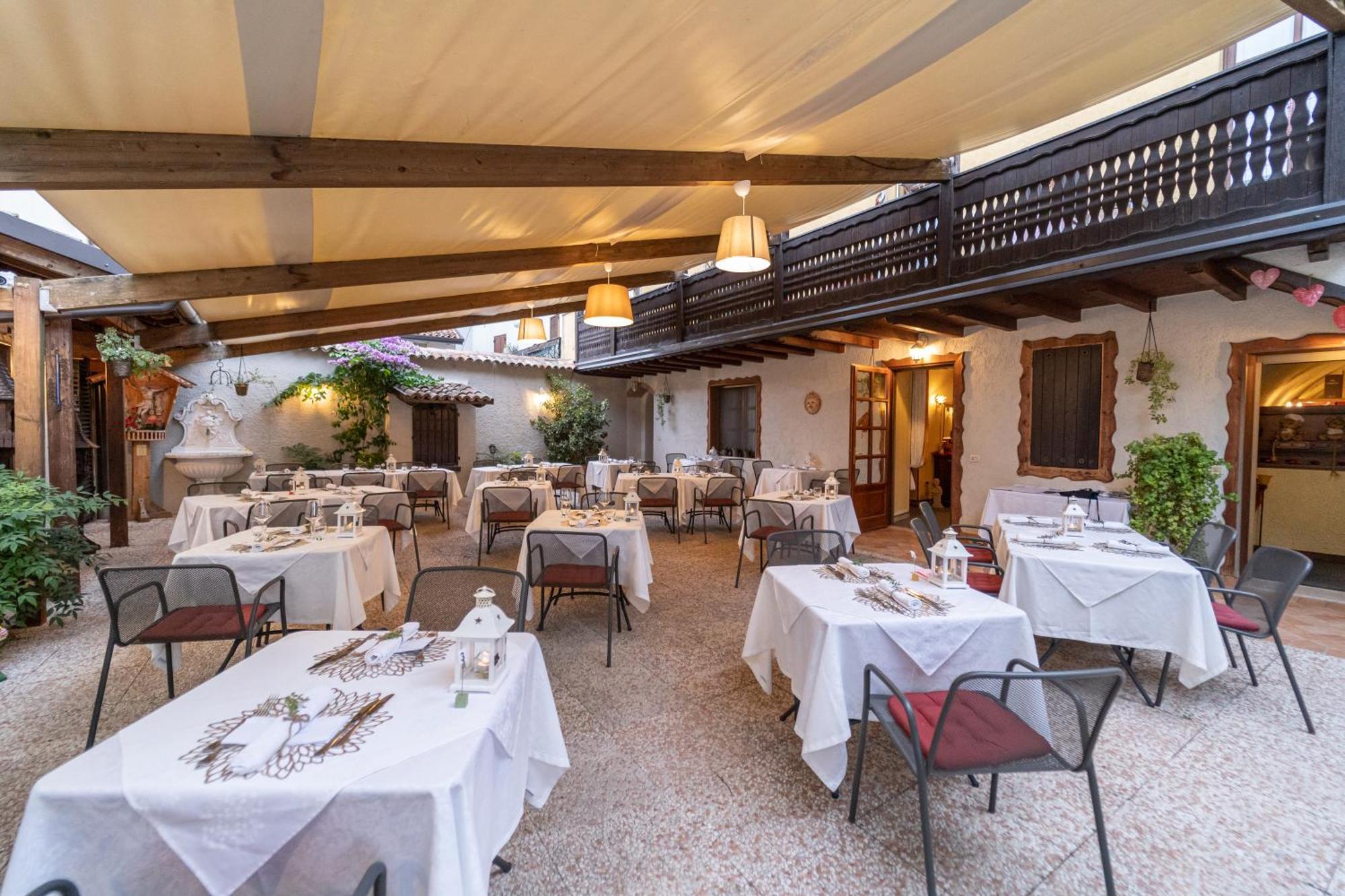 Borgo Dei Poeti Romantik Hotel Manerba del Garda Exterior foto