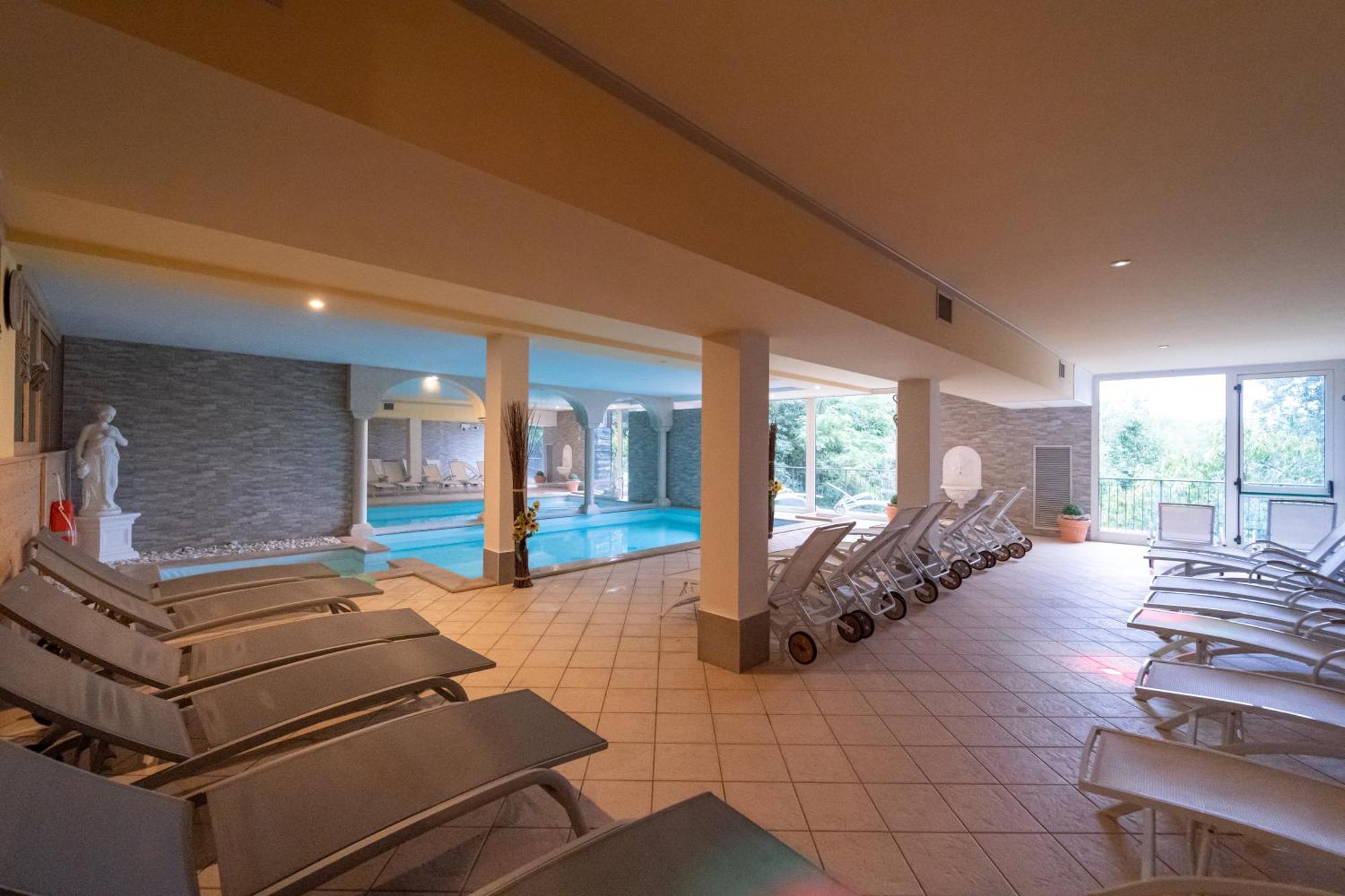 Borgo Dei Poeti Romantik Hotel Manerba del Garda Exterior foto