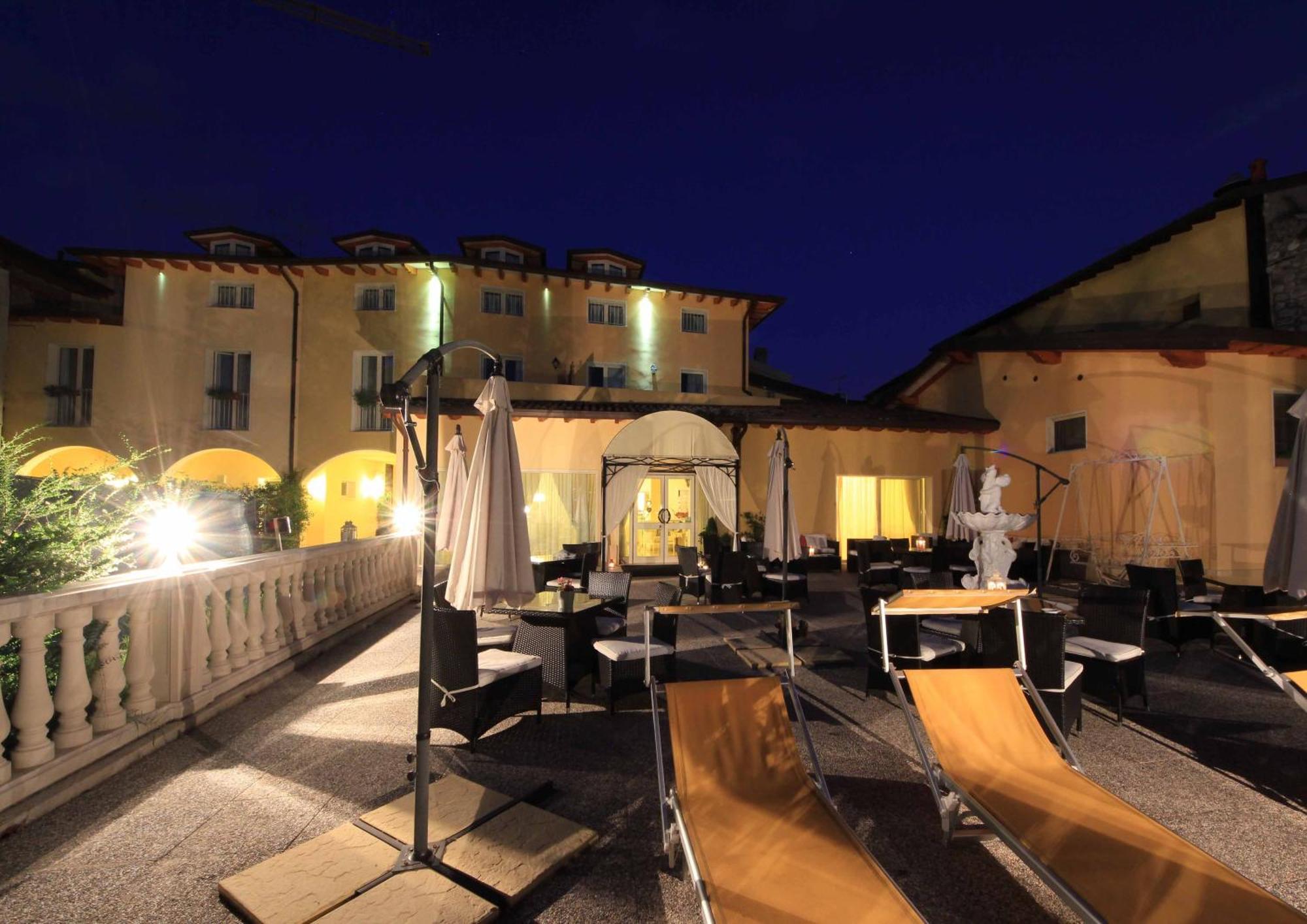 Borgo Dei Poeti Romantik Hotel Manerba del Garda Exterior foto