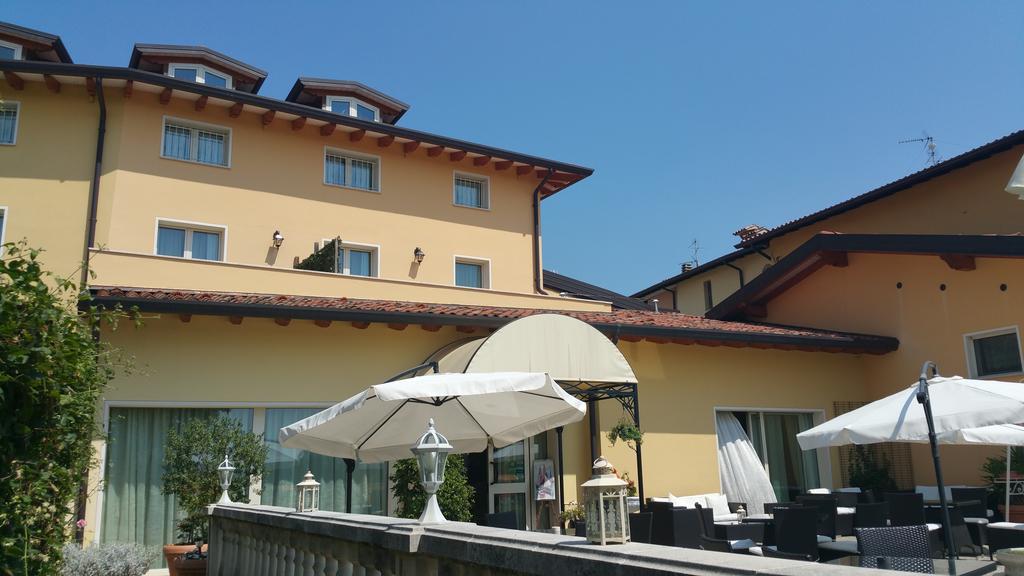 Borgo Dei Poeti Romantik Hotel Manerba del Garda Exterior foto