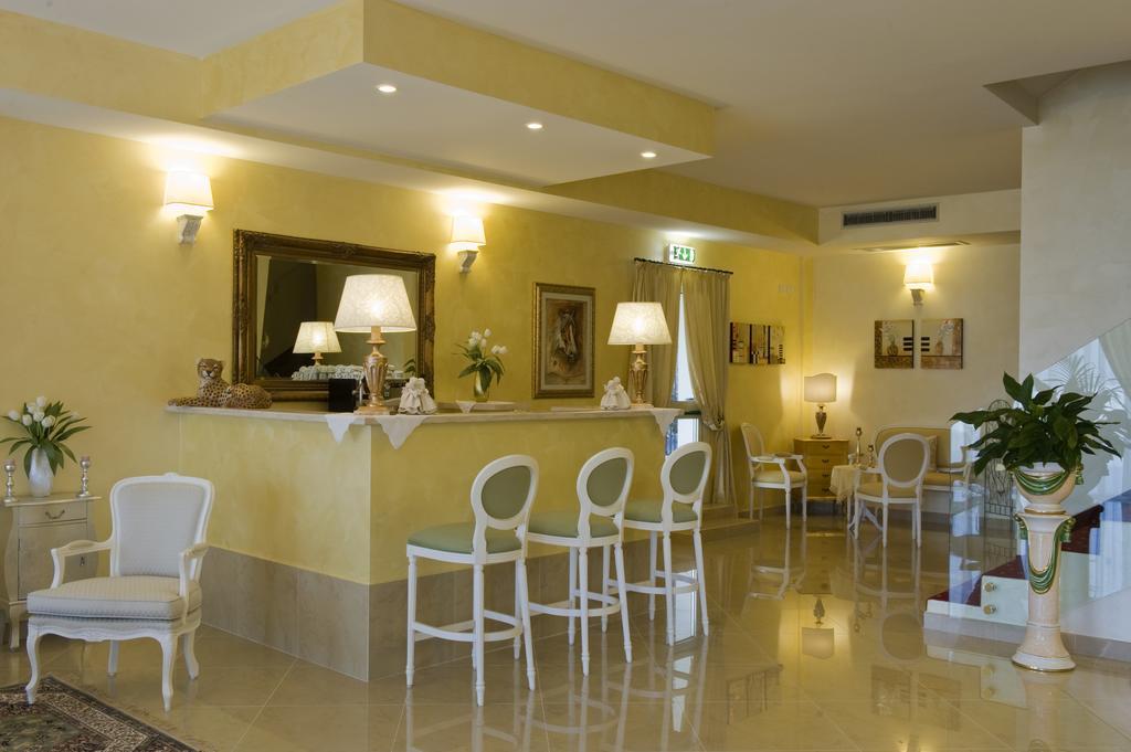 Borgo Dei Poeti Romantik Hotel Manerba del Garda Exterior foto