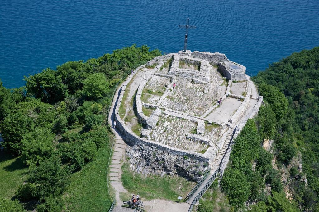 Borgo Dei Poeti Romantik Hotel Manerba del Garda Exterior foto