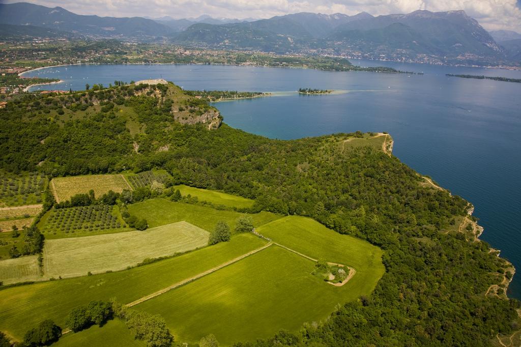 Borgo Dei Poeti Romantik Hotel Manerba del Garda Exterior foto