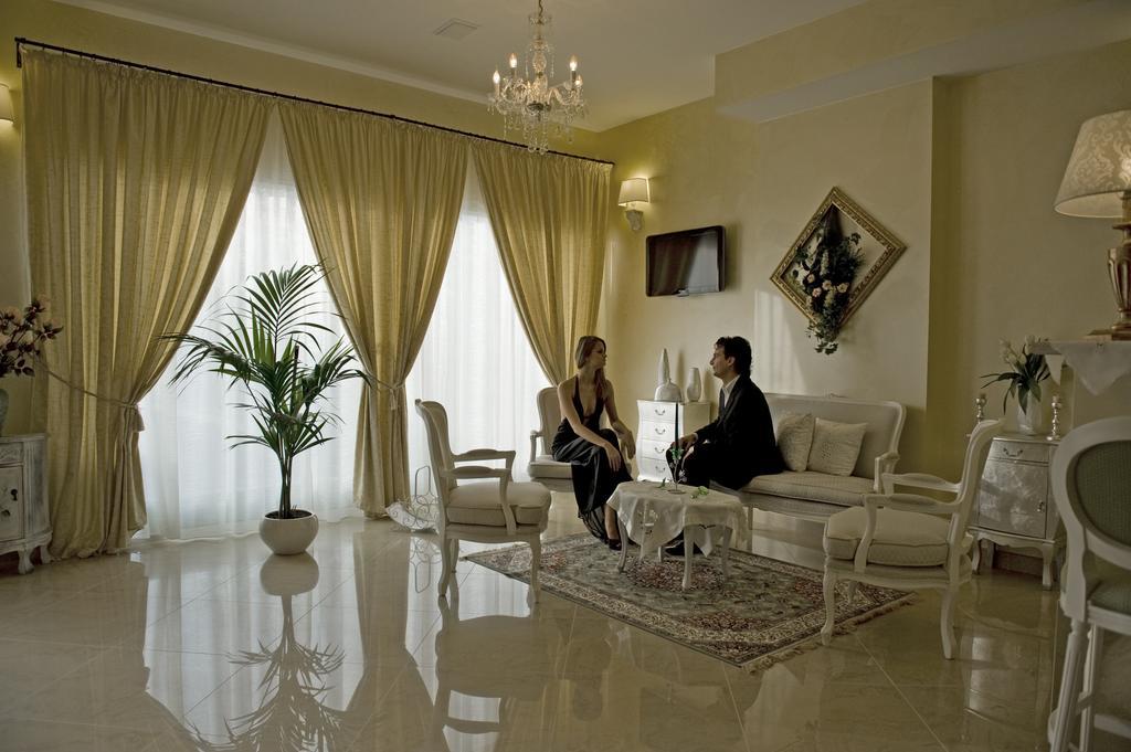 Borgo Dei Poeti Romantik Hotel Manerba del Garda Exterior foto