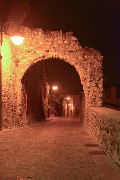 Borgo Dei Poeti Romantik Hotel Manerba del Garda Exterior foto