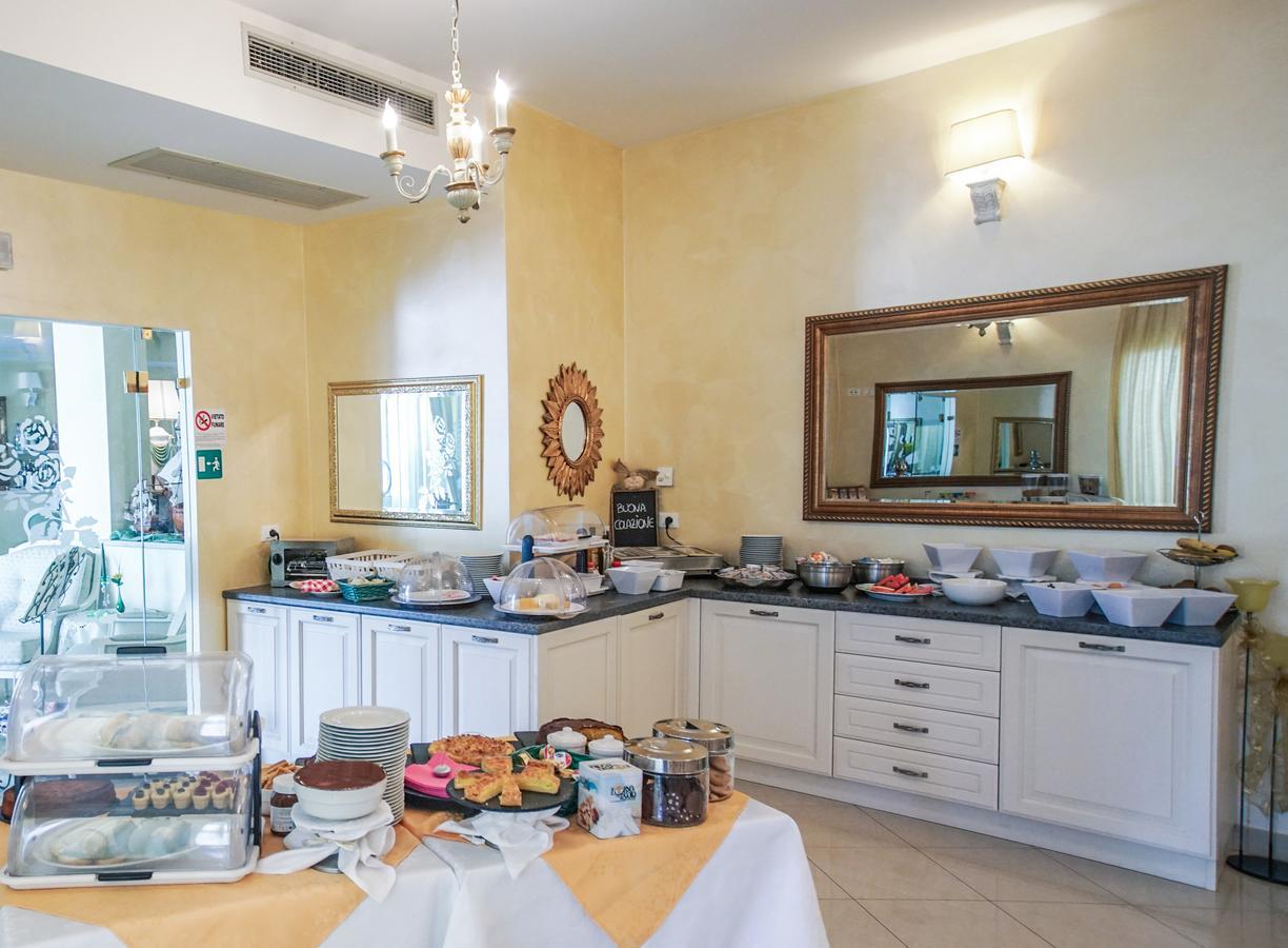 Borgo Dei Poeti Romantik Hotel Manerba del Garda Exterior foto