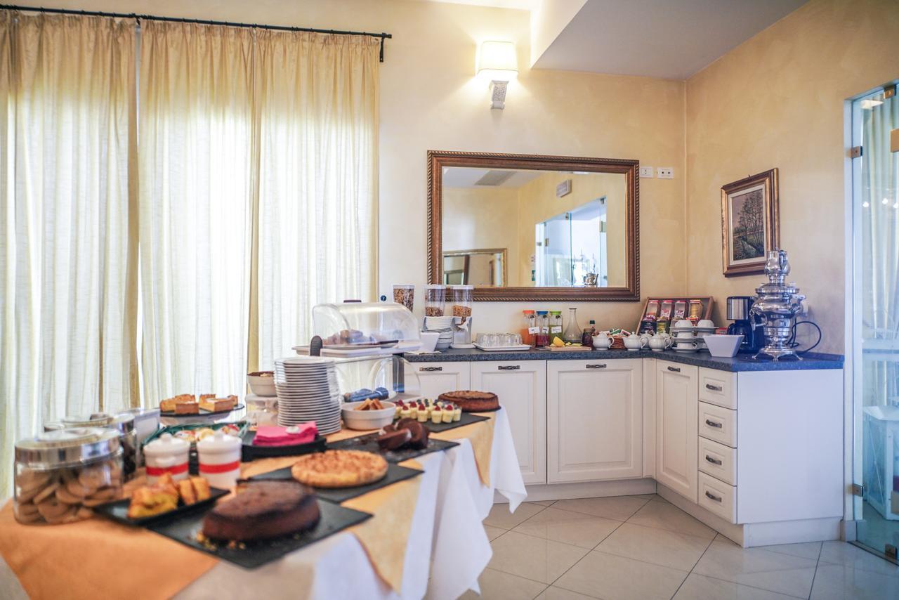 Borgo Dei Poeti Romantik Hotel Manerba del Garda Exterior foto