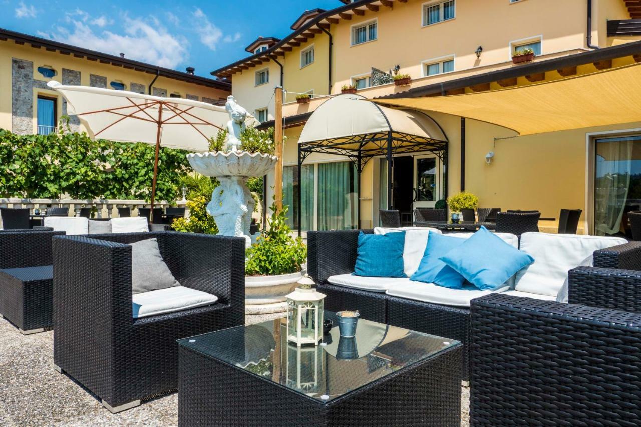 Borgo Dei Poeti Romantik Hotel Manerba del Garda Exterior foto
